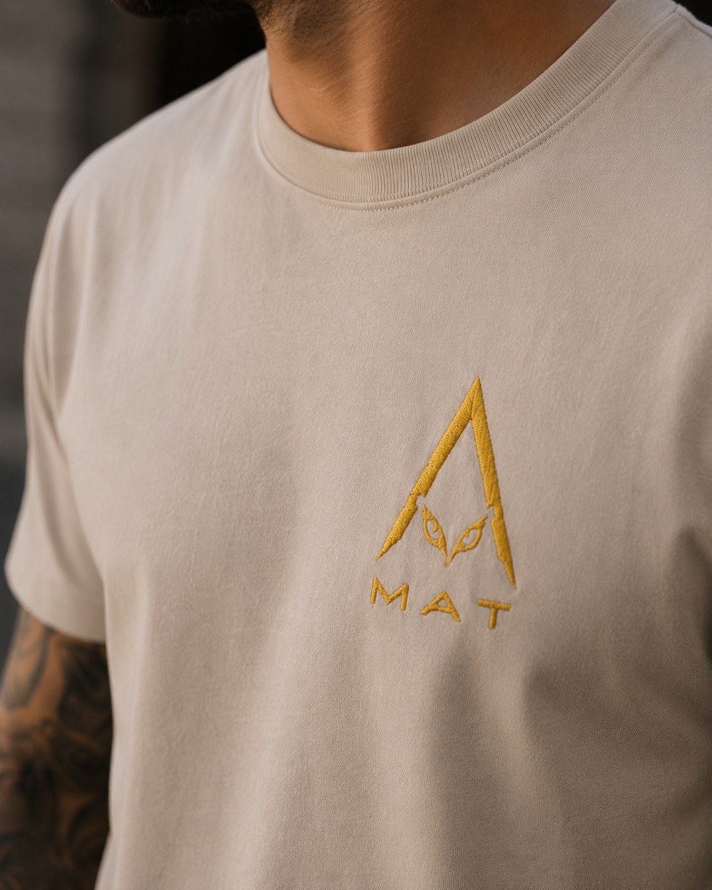 MAT ESSENTIAL LOGO TEE