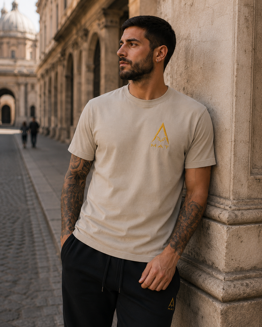 MAT ESSENTIAL LOGO TEE